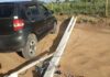 Condutor perde controle e colide com poste em estrada vicinal de Quixabeira